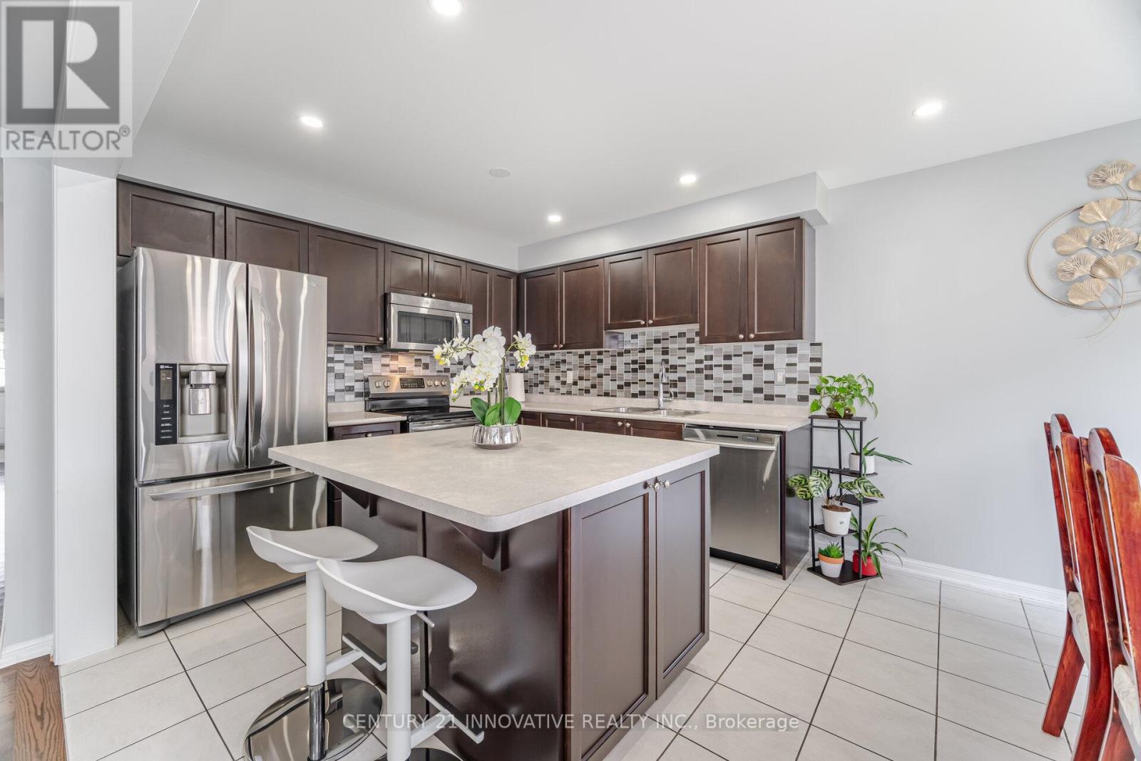 Property at 909 ASLETON BOULEVARD image 4