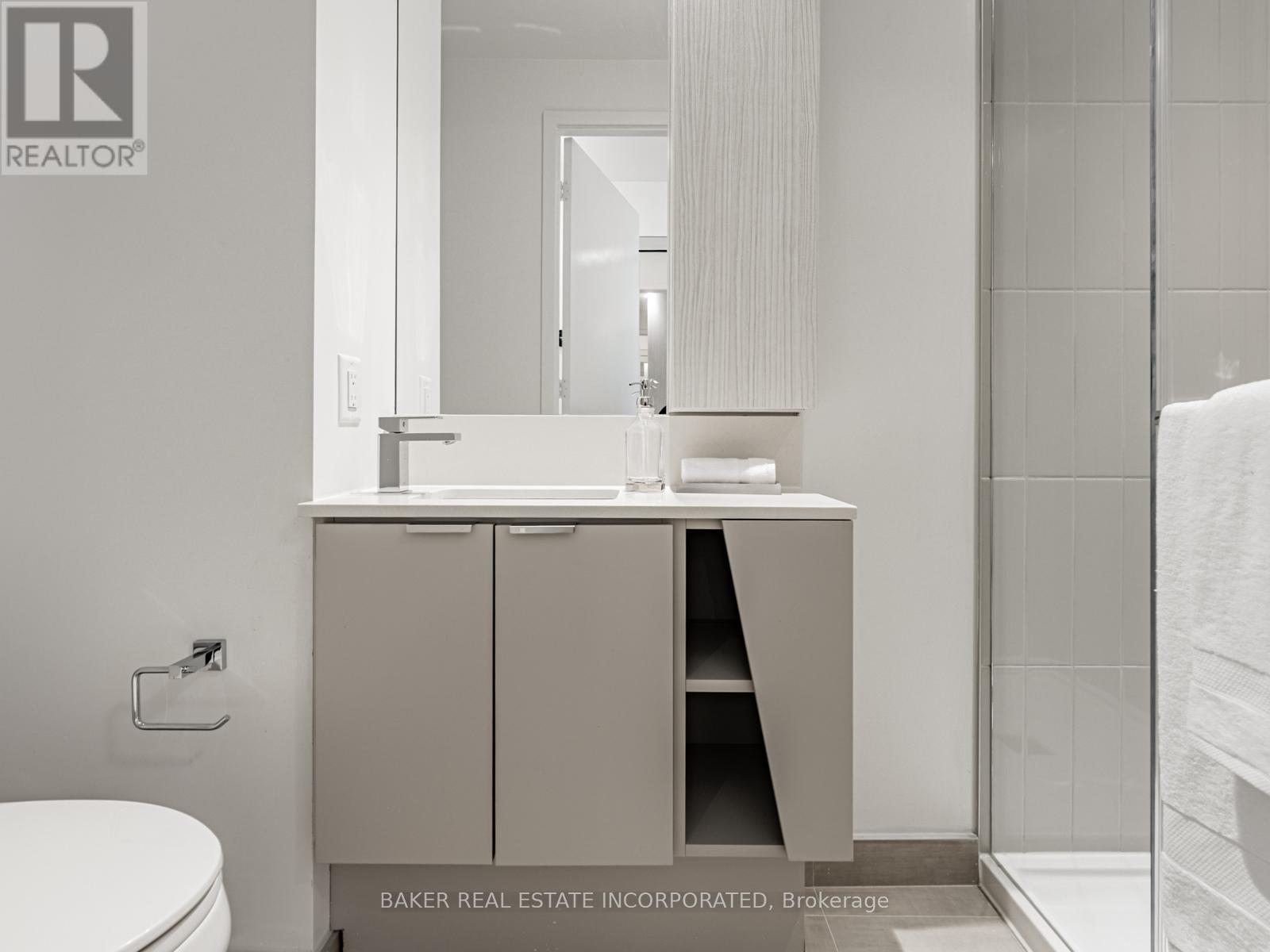 407 Webb Drive, Mississauga (City Centre), Ontario  L5B 0M4 - Photo 17 - W12286112