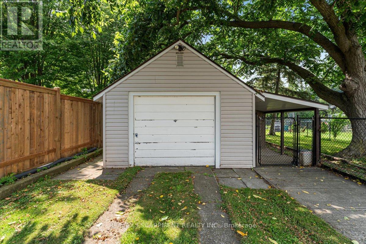 231 Vine Street, St. Catharines, Ontario  L2M 4S9 - Photo 3 - X12286122