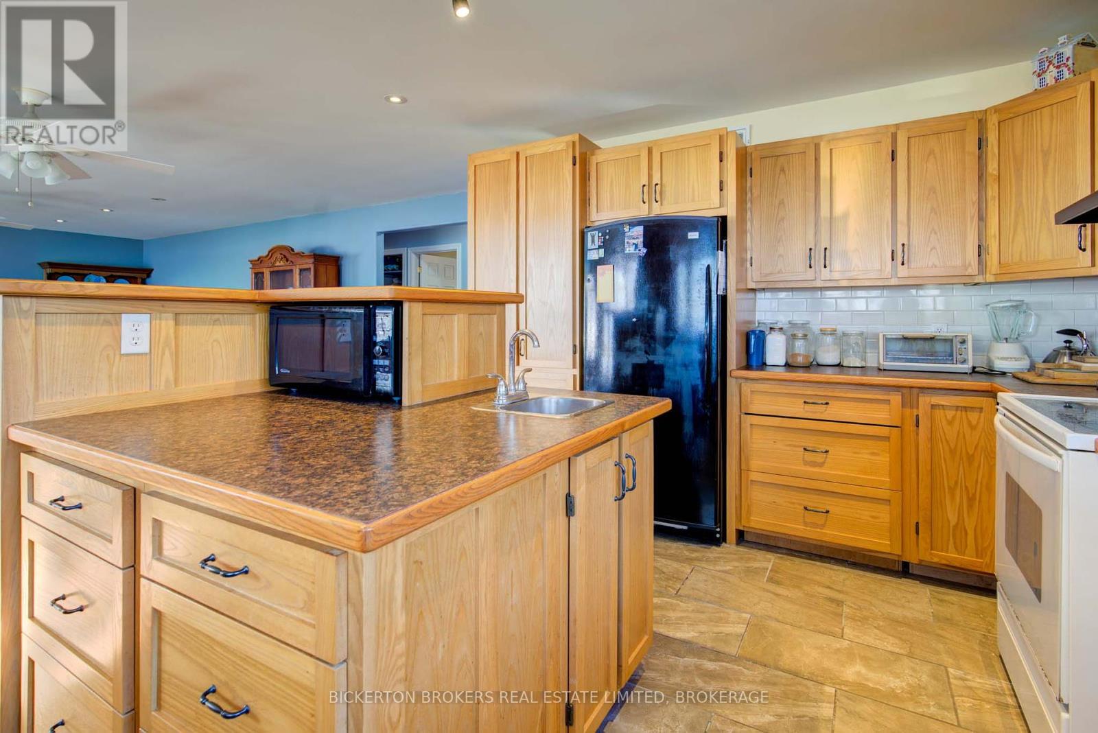 1125 Nine Mile Point Road, Frontenac Islands, Ontario  K0H 2Y0 - Photo 12 - X12286373