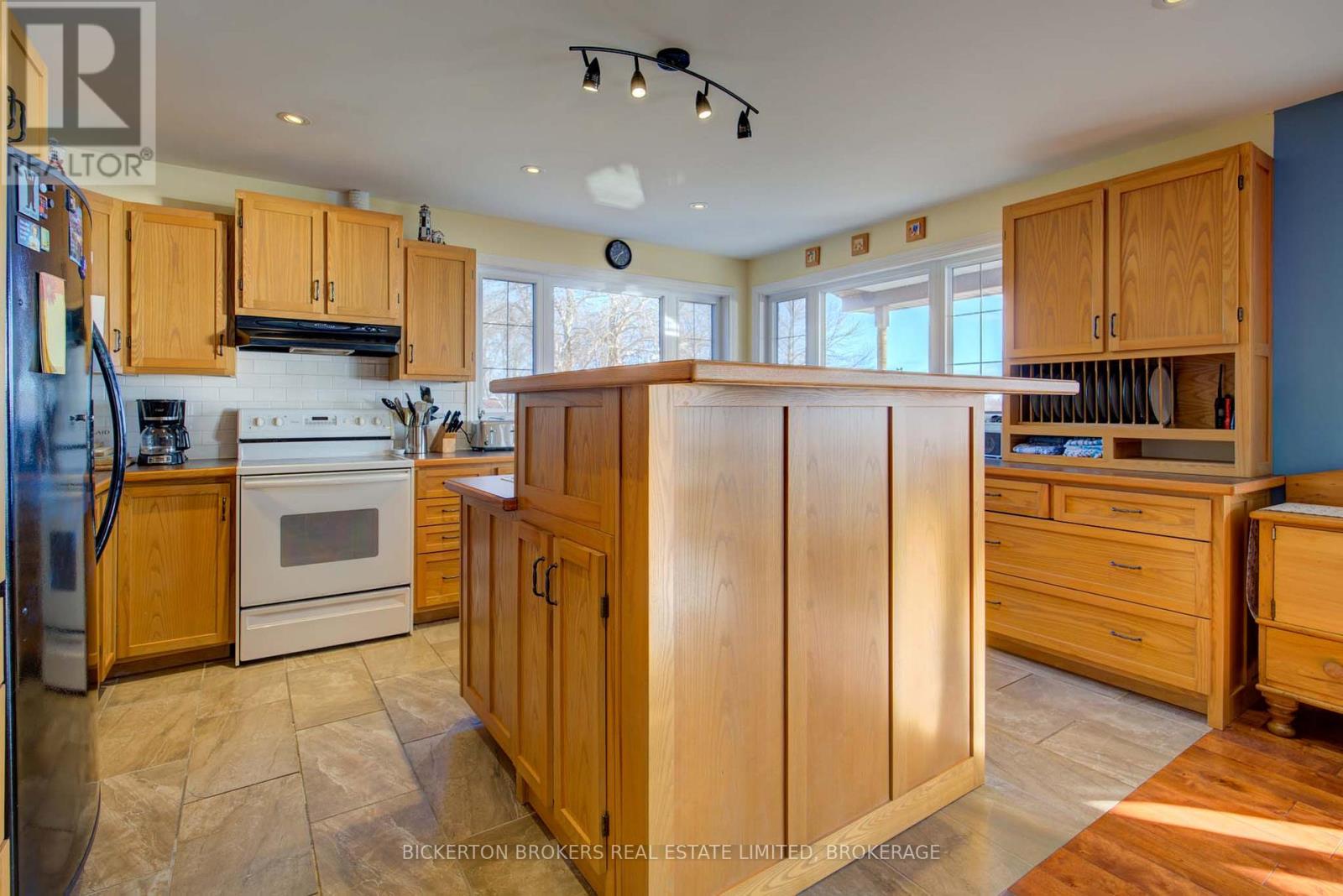 1125 Nine Mile Point Road, Frontenac Islands, Ontario  K0H 2Y0 - Photo 13 - X12286373