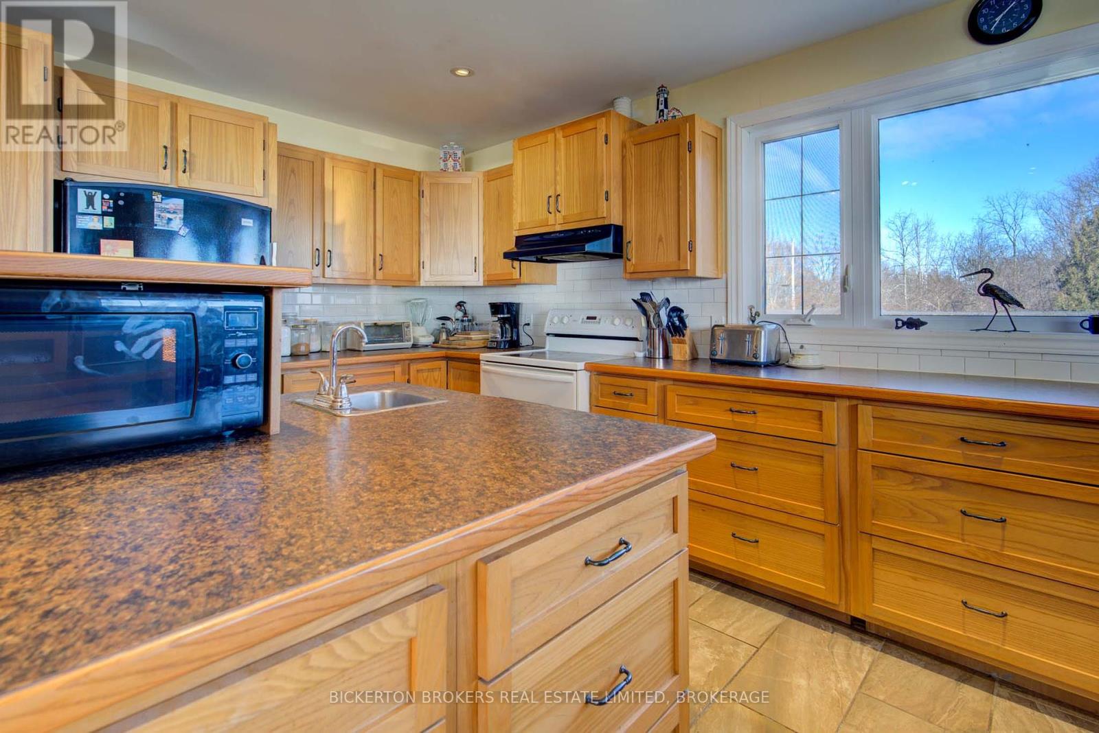 1125 Nine Mile Point Road, Frontenac Islands, Ontario  K0H 2Y0 - Photo 15 - X12286373