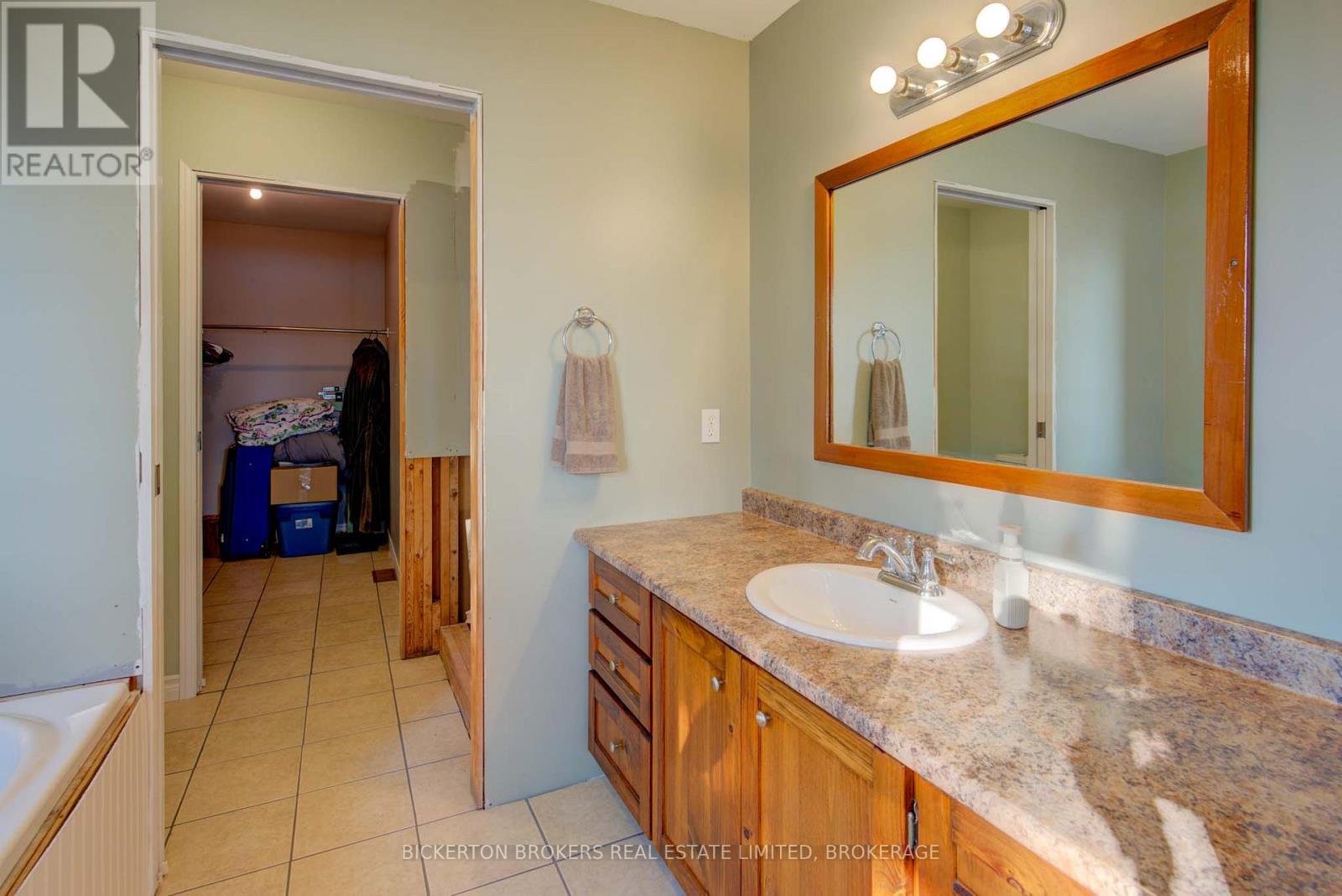 1125 Nine Mile Point Road, Frontenac Islands, Ontario  K0H 2Y0 - Photo 25 - X12286373