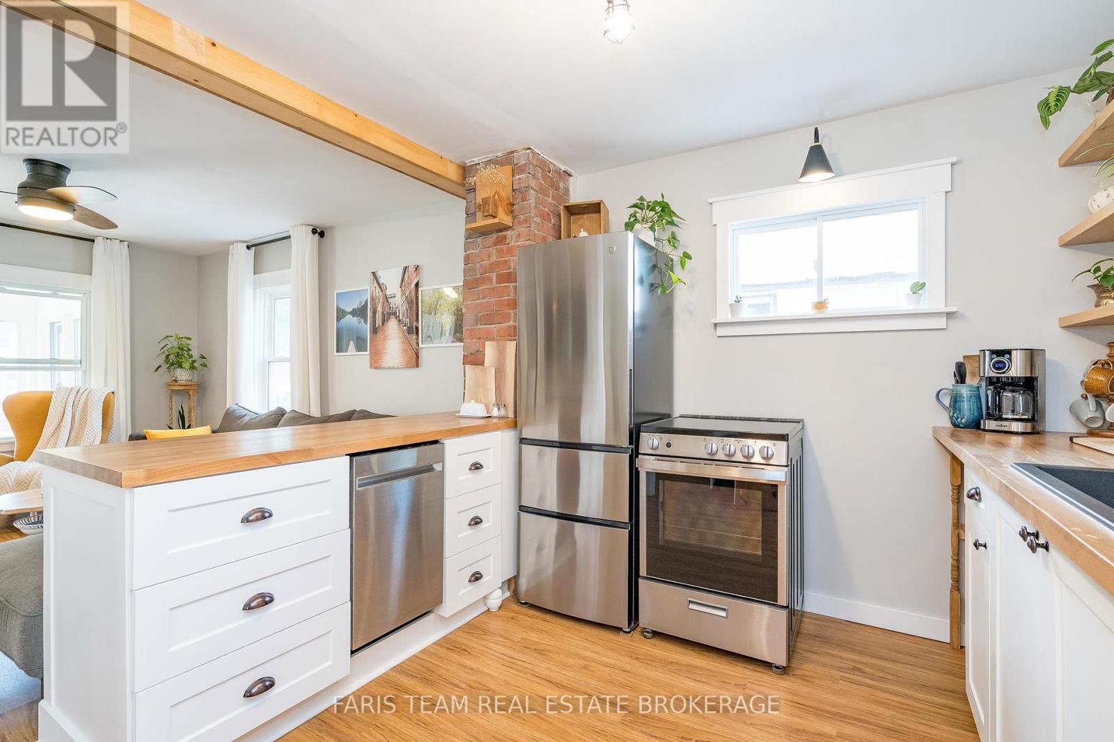 Property at 3358 MUSKOKA STREET image 4