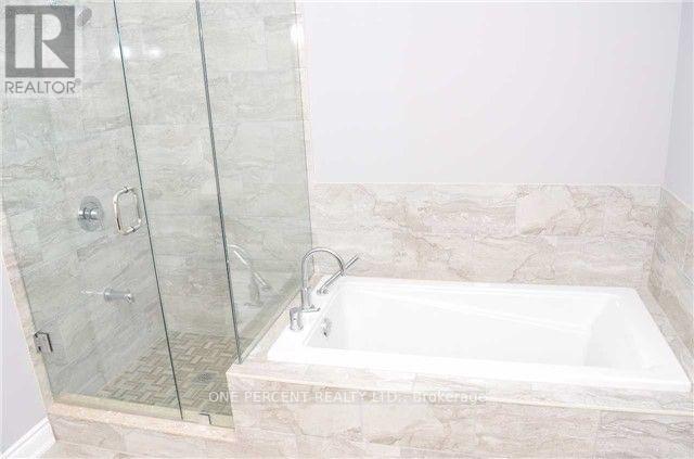 52 Timberlane Drive, Brampton, Ontario  L6Y 4B6 - Photo 12 - W12286285