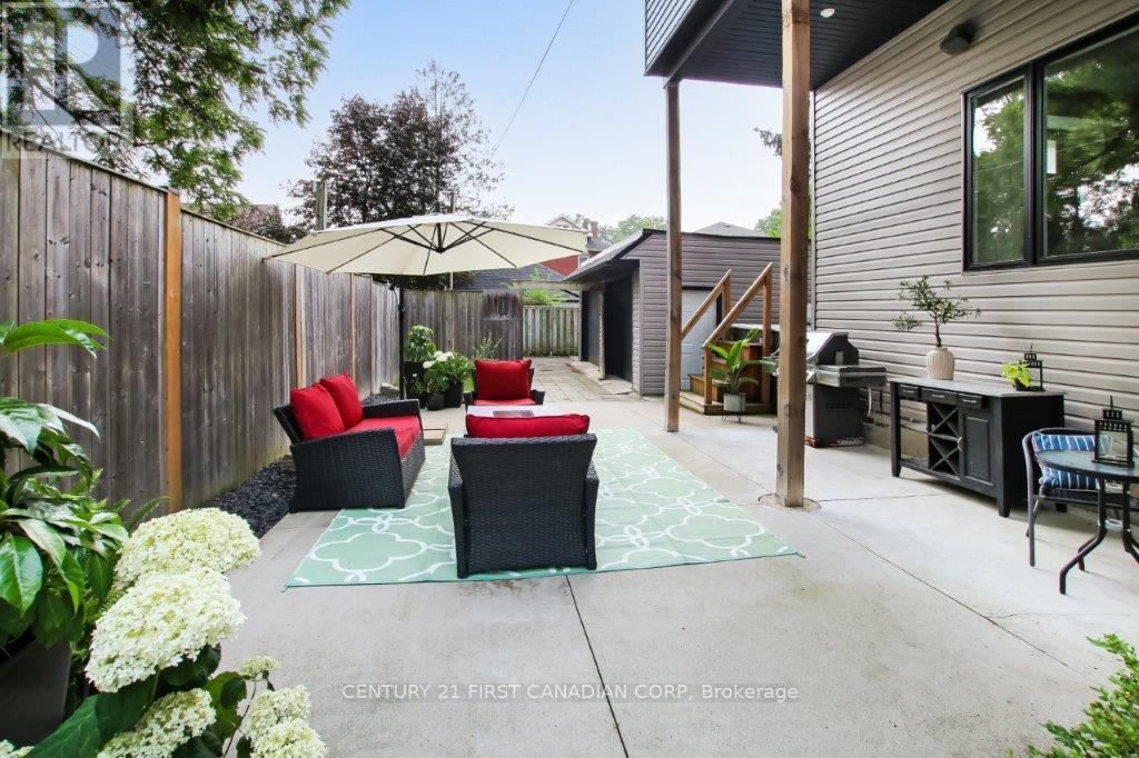 Property at 239 TECUMSEH AVENUE E image 5