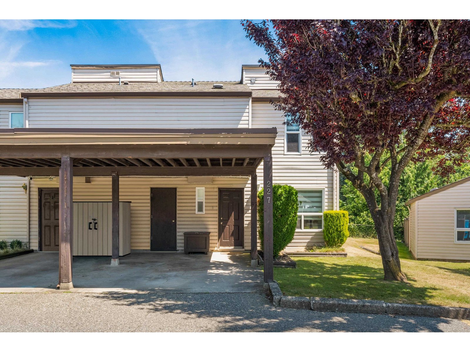 Property at 227 27411 28 AVENUE image 1