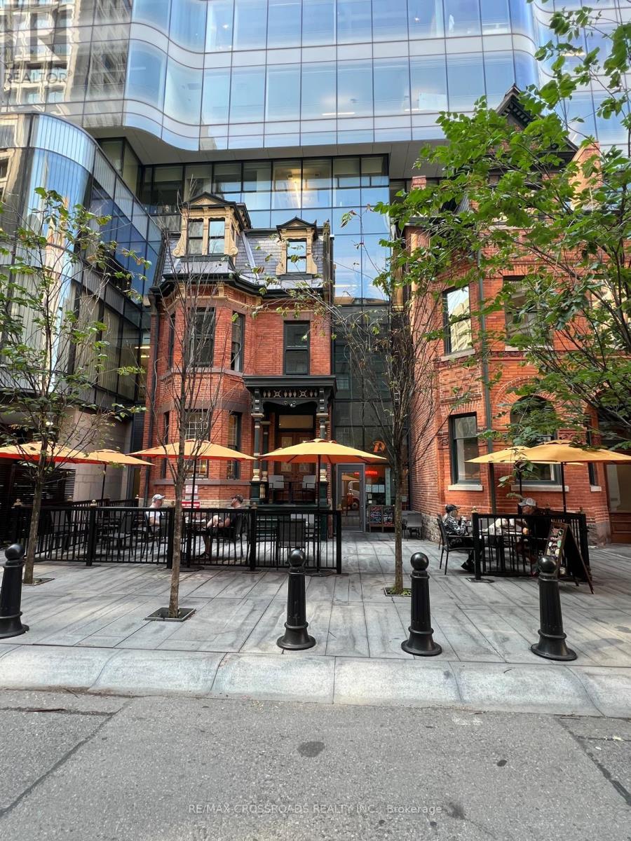 105 - 7 St Thomas Street, Toronto (Bay Street Corridor), Ontario  M5S 2B7 - Photo 1 - C12286458