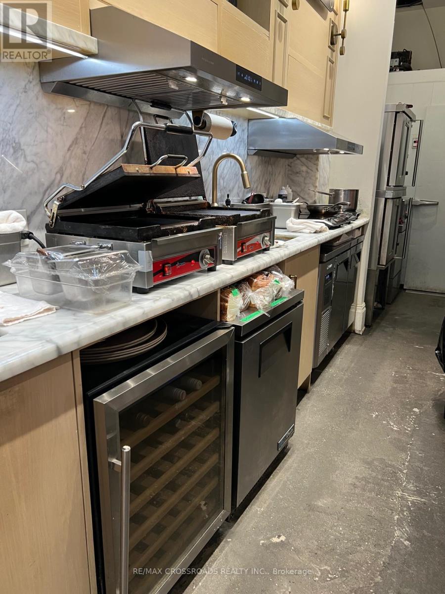 105 - 7 St Thomas Street, Toronto (Bay Street Corridor), Ontario  M5S 2B7 - Photo 7 - C12286458