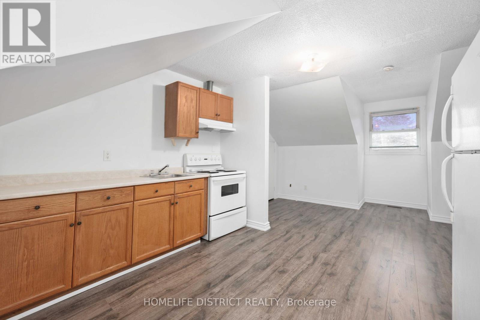 1 Grovepark Street, Richmond Hill, Ontario  L4E 2R5 - Photo 13 - N12286334