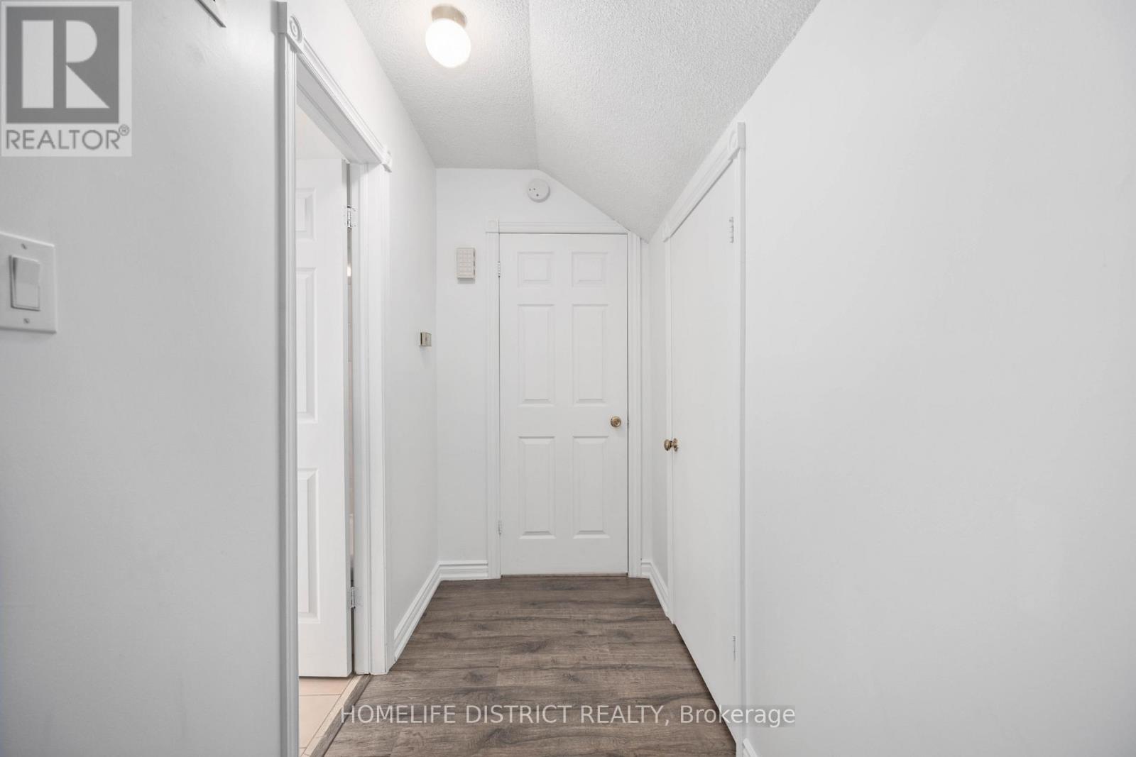 1 Grovepark Street, Richmond Hill, Ontario  L4E 2R5 - Photo 5 - N12286334