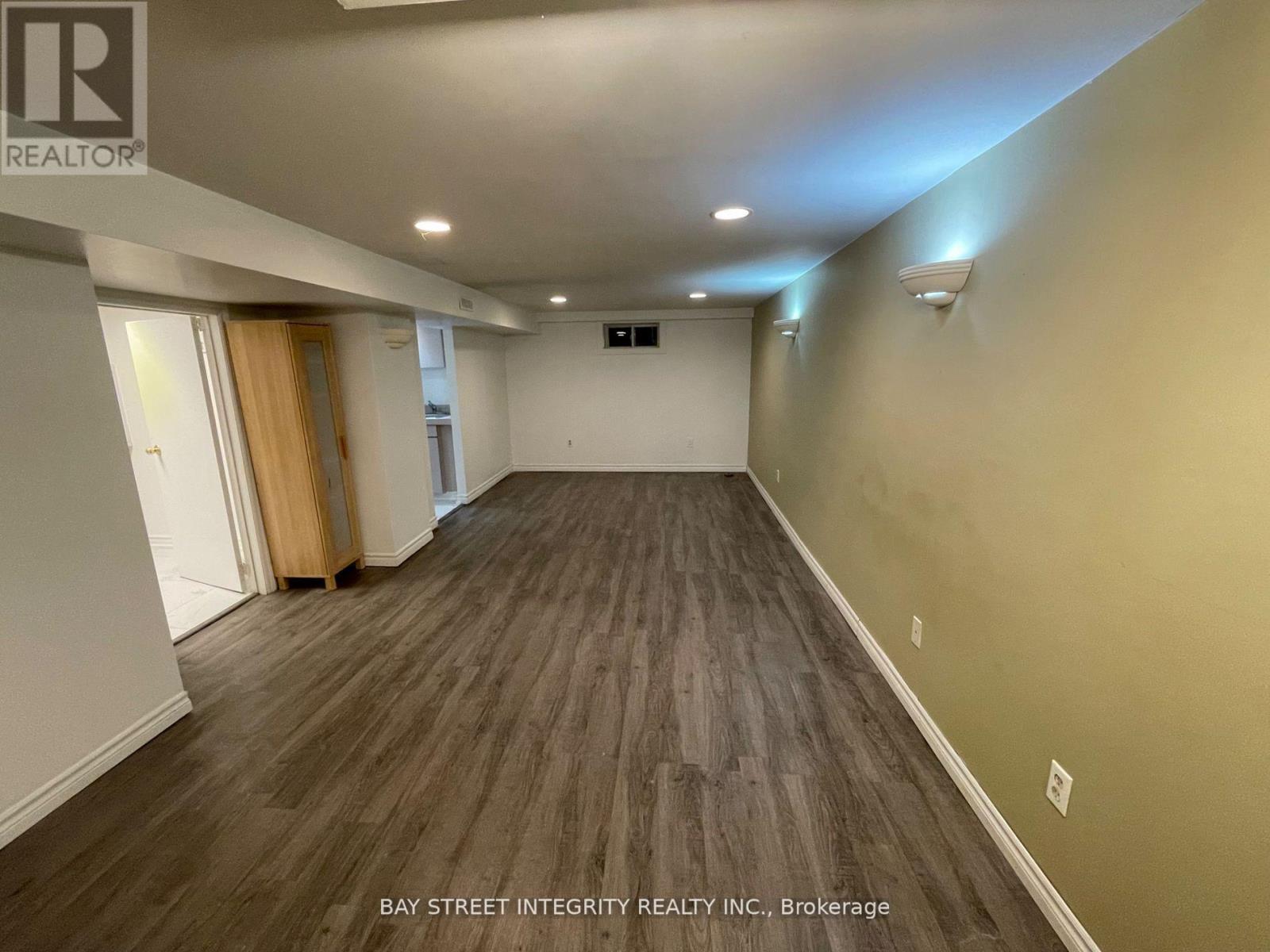 Bsmt - 65 Walter Avenue, Newmarket, Ontario  L3Y 2T4 - Photo 2 - N12286435