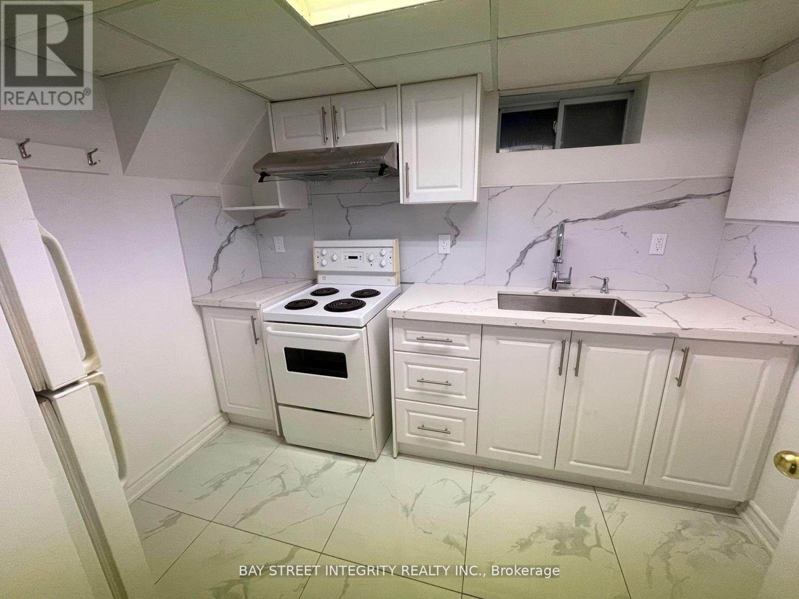 Bsmt - 65 Walter Avenue, Newmarket, Ontario  L3Y 2T4 - Photo 3 - N12286435