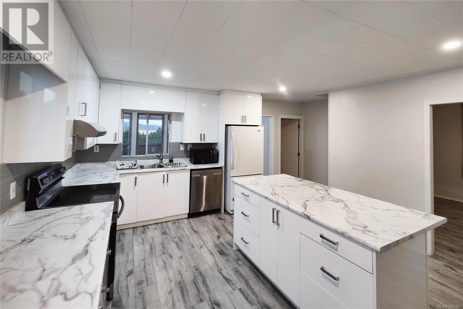 Property at 18 Gillespie St S image 3