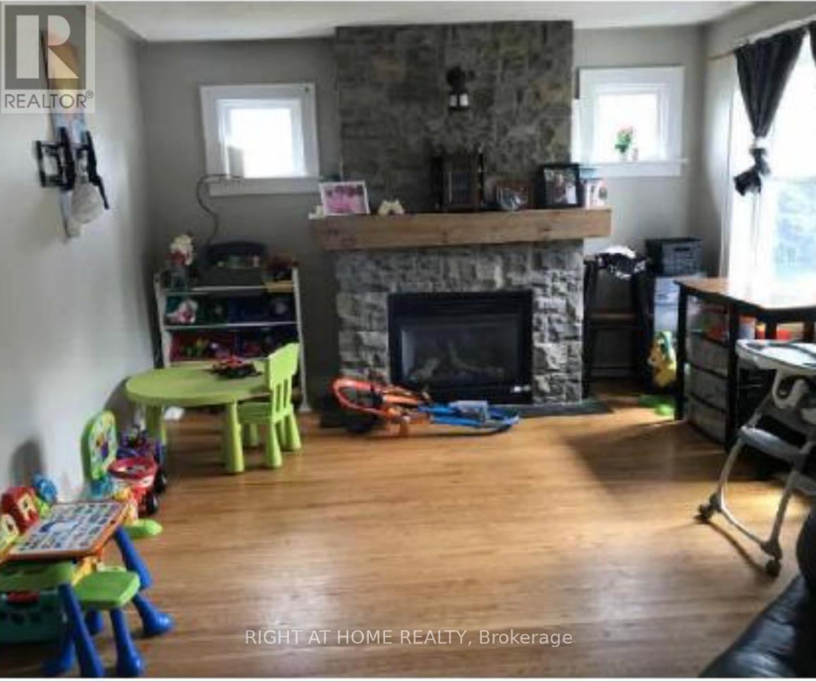 38 Washington Street, Brant, Ontario  N3L 2A7 - Photo 12 - X12286479
