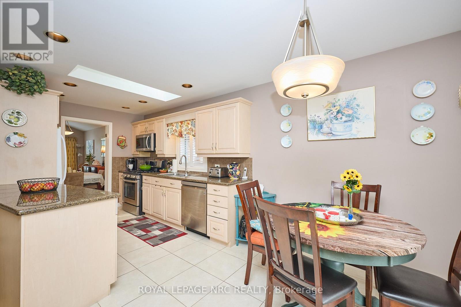 7926 Foxe Drive, Niagara Falls (Mt. Carmel), Ontario  L2H 3C7 - Photo 11 - X12286638