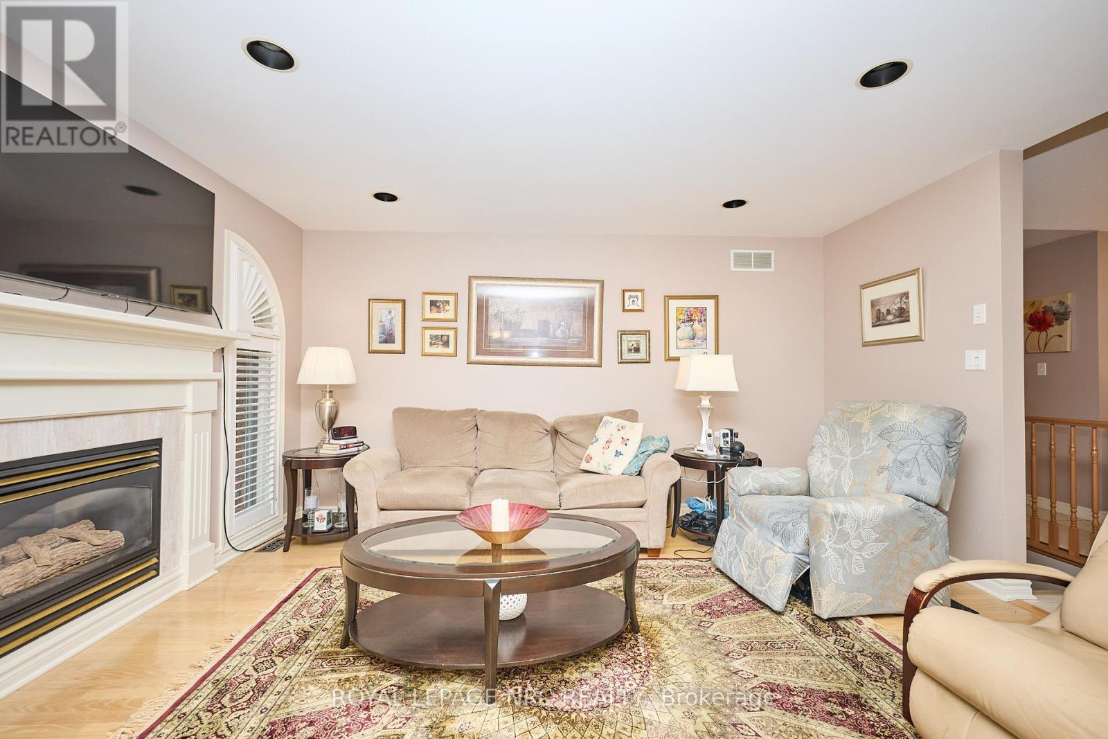 7926 Foxe Drive, Niagara Falls (Mt. Carmel), Ontario  L2H 3C7 - Photo 12 - X12286638