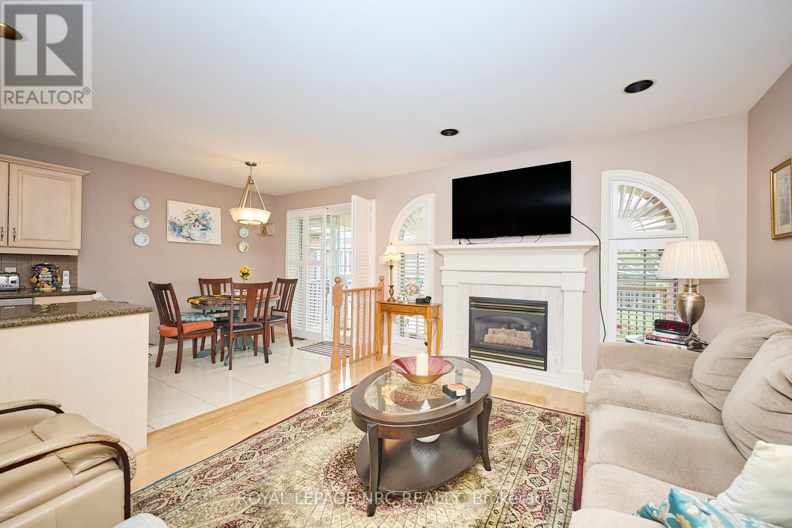 7926 Foxe Drive, Niagara Falls (Mt. Carmel), Ontario  L2H 3C7 - Photo 13 - X12286638