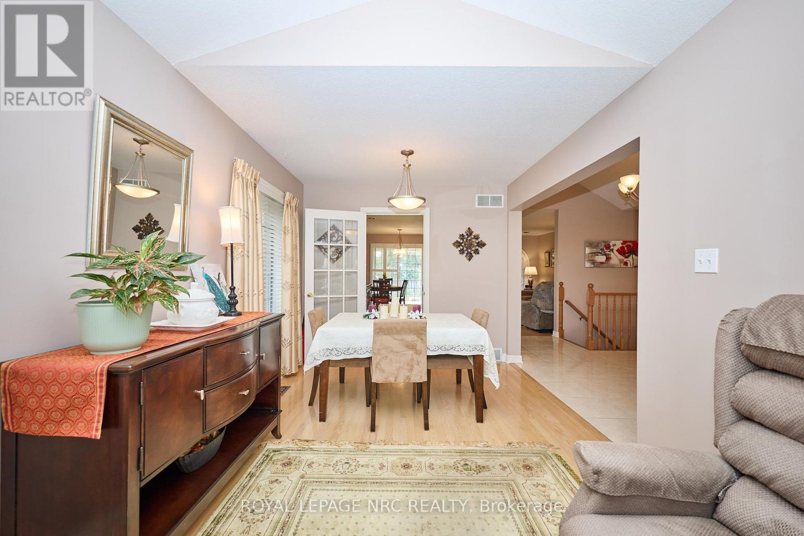 7926 Foxe Drive, Niagara Falls (Mt. Carmel), Ontario  L2H 3C7 - Photo 14 - X12286638
