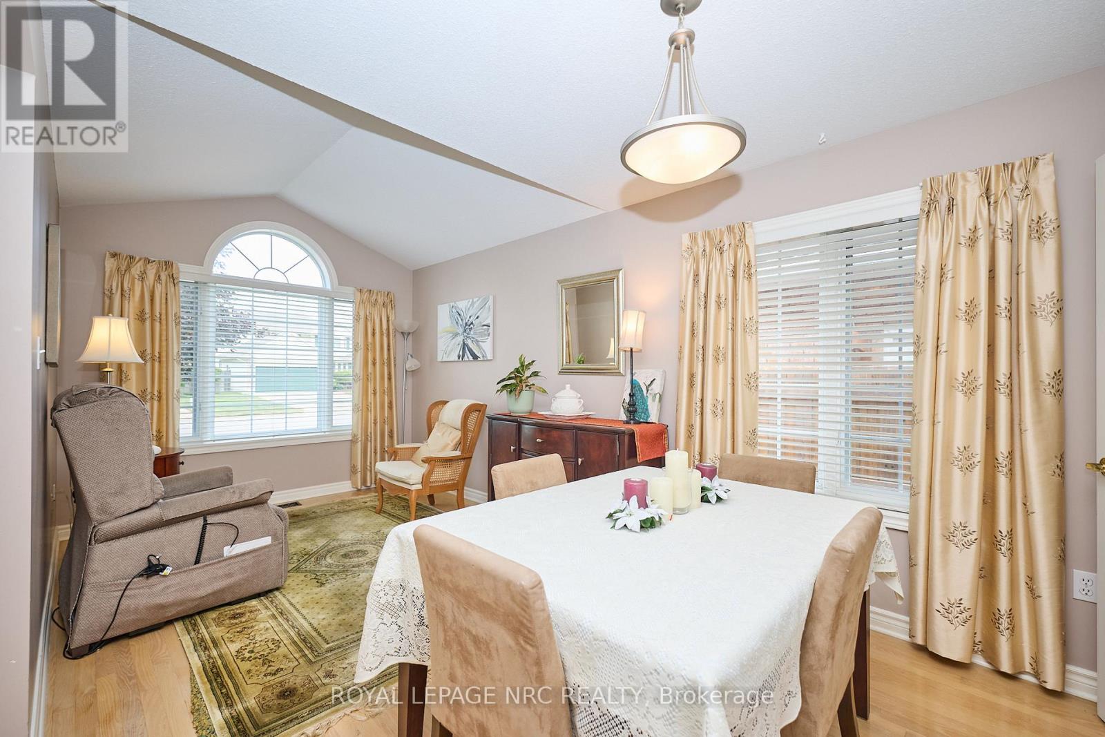 7926 Foxe Drive, Niagara Falls (Mt. Carmel), Ontario  L2H 3C7 - Photo 16 - X12286638