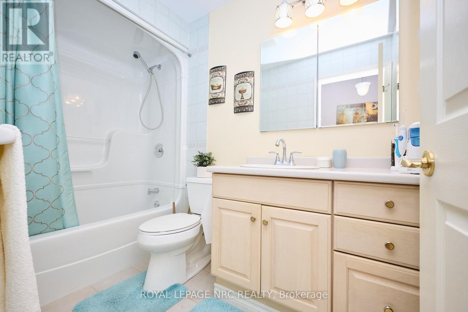 7926 Foxe Drive, Niagara Falls (Mt. Carmel), Ontario  L2H 3C7 - Photo 19 - X12286638
