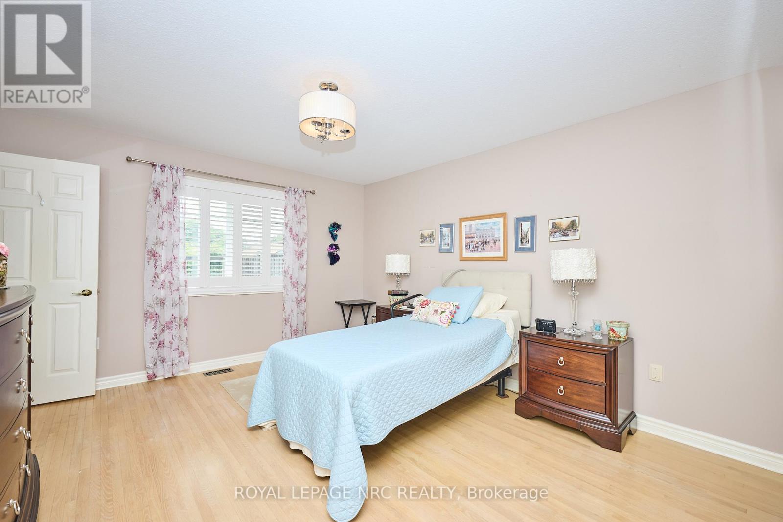7926 Foxe Drive, Niagara Falls (Mt. Carmel), Ontario  L2H 3C7 - Photo 23 - X12286638