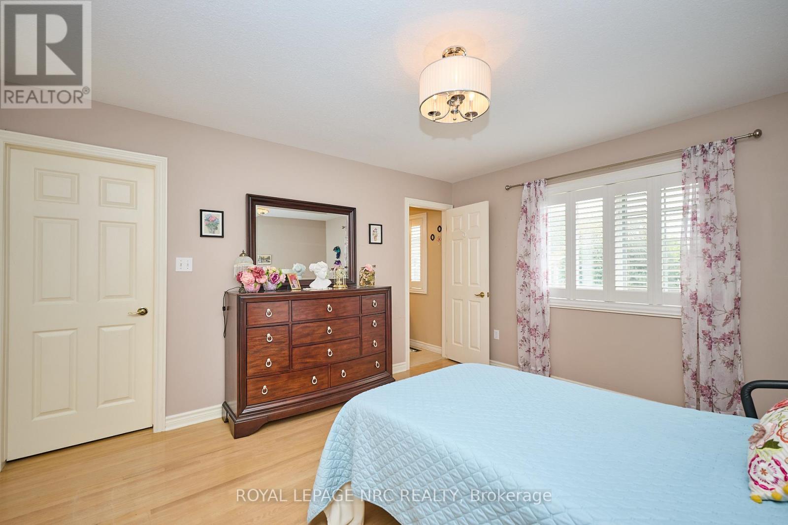 7926 Foxe Drive, Niagara Falls (Mt. Carmel), Ontario  L2H 3C7 - Photo 25 - X12286638