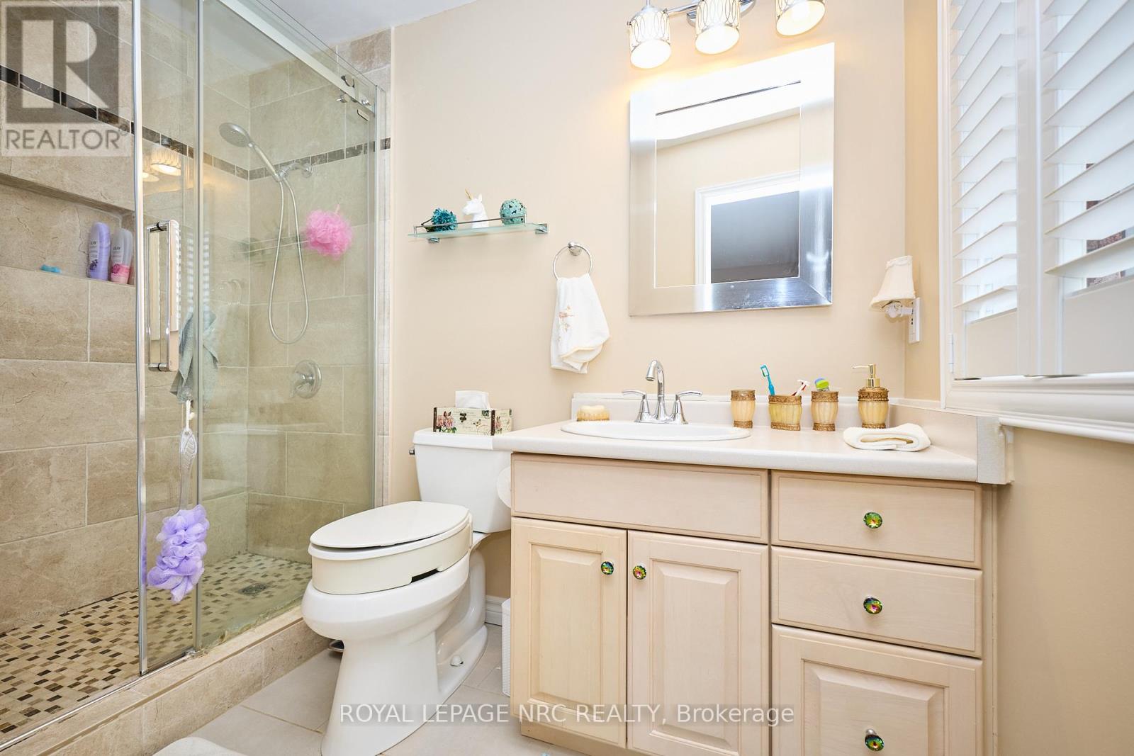7926 Foxe Drive, Niagara Falls (Mt. Carmel), Ontario  L2H 3C7 - Photo 27 - X12286638
