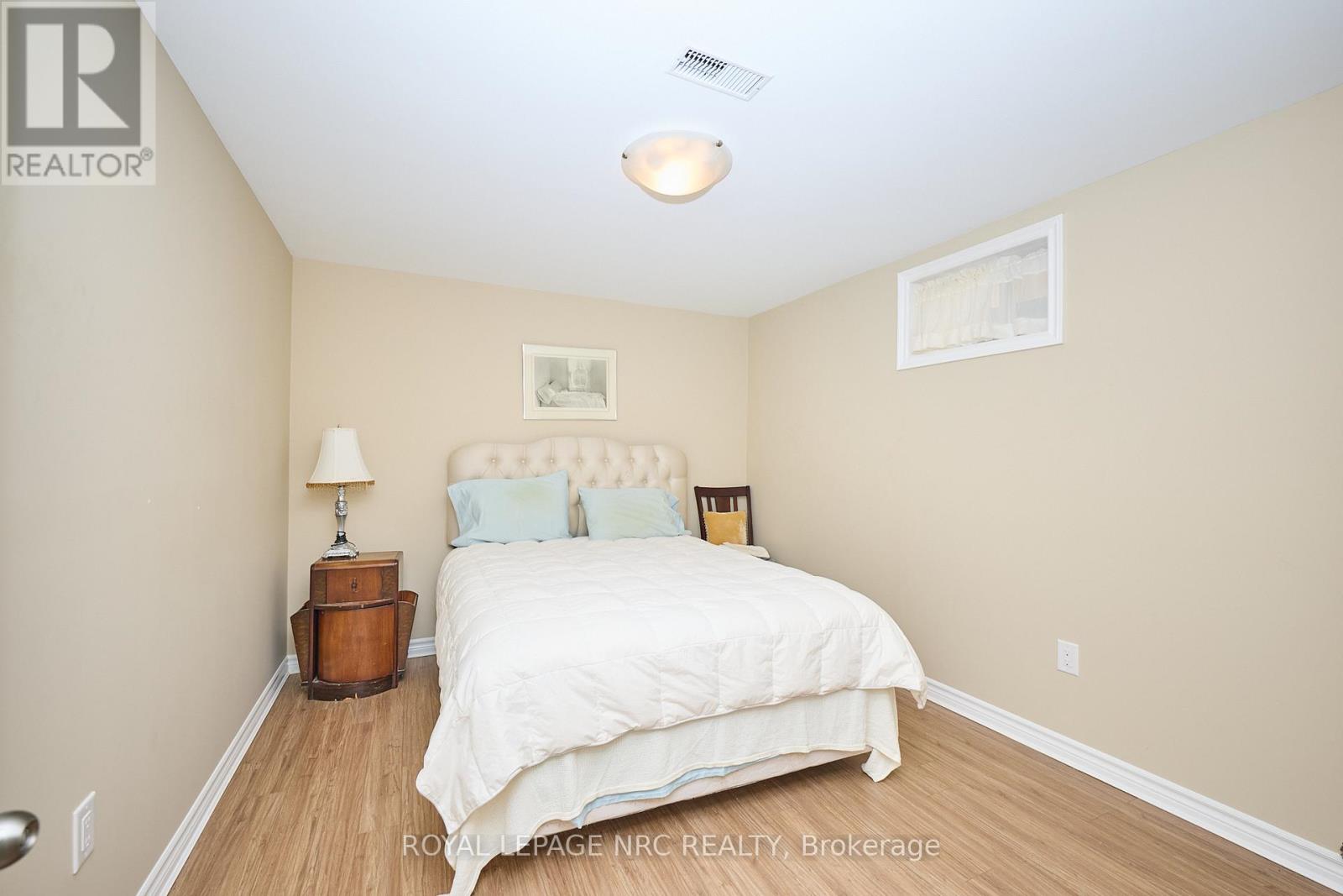 7926 Foxe Drive, Niagara Falls (Mt. Carmel), Ontario  L2H 3C7 - Photo 28 - X12286638