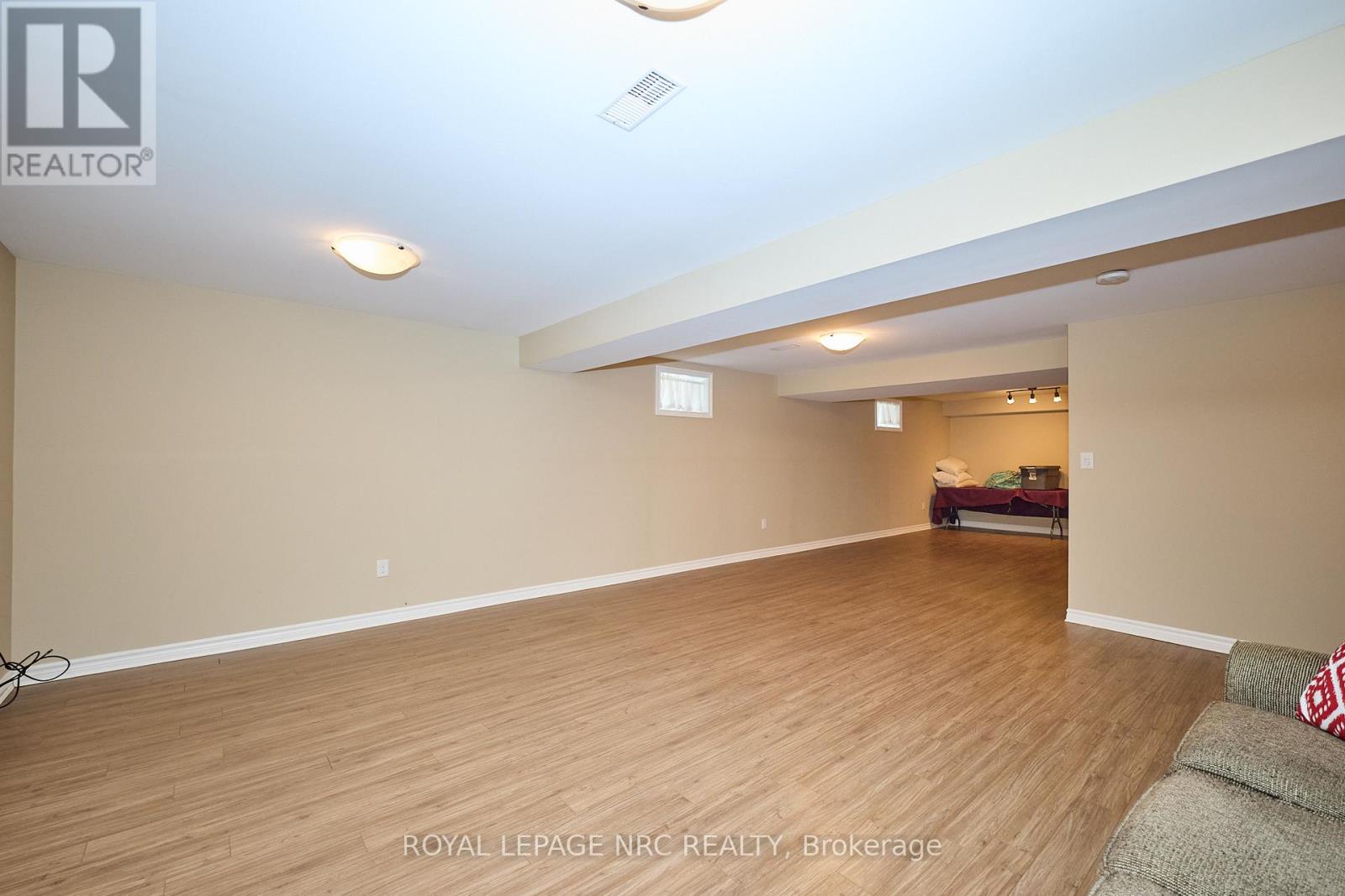 7926 Foxe Drive, Niagara Falls (Mt. Carmel), Ontario  L2H 3C7 - Photo 29 - X12286638