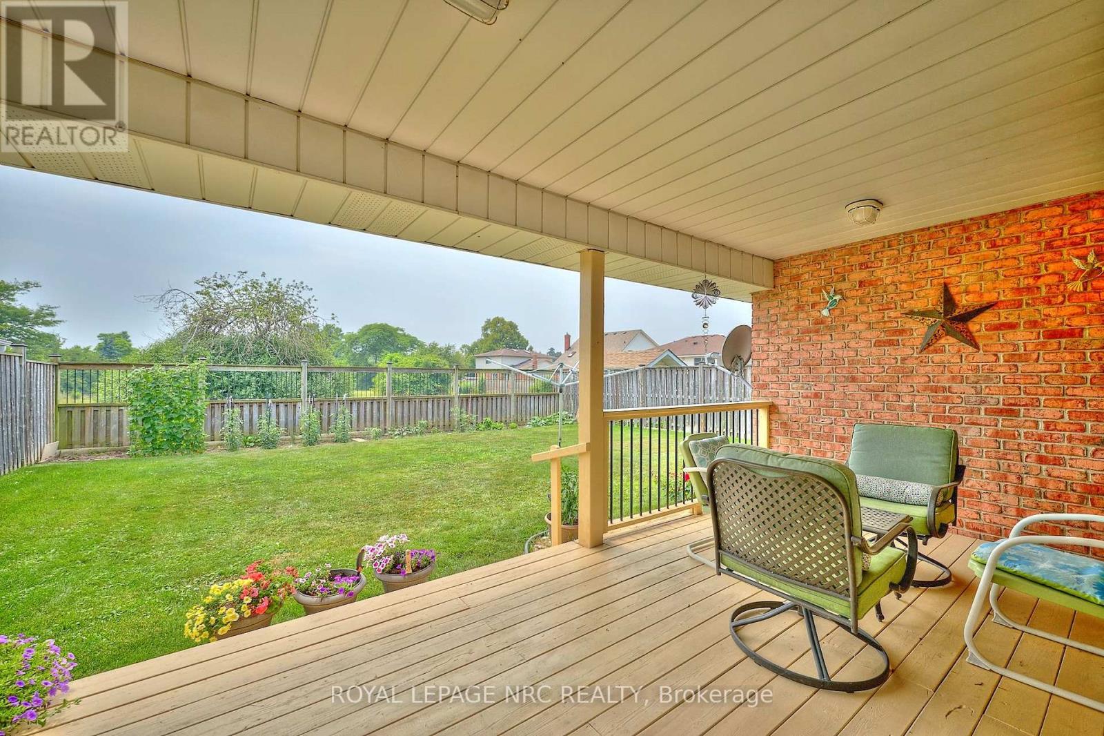 7926 Foxe Drive, Niagara Falls (Mt. Carmel), Ontario  L2H 3C7 - Photo 3 - X12286638