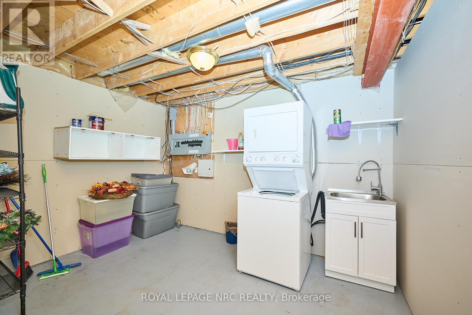 7926 Foxe Drive, Niagara Falls (Mt. Carmel), Ontario  L2H 3C7 - Photo 33 - X12286638