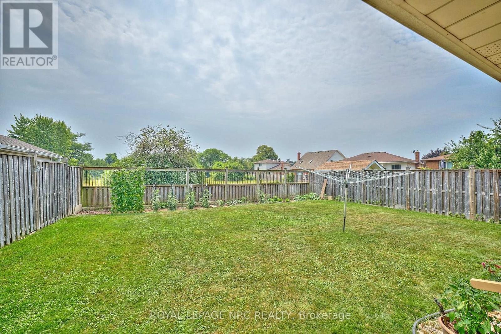 7926 Foxe Drive, Niagara Falls (Mt. Carmel), Ontario  L2H 3C7 - Photo 37 - X12286638
