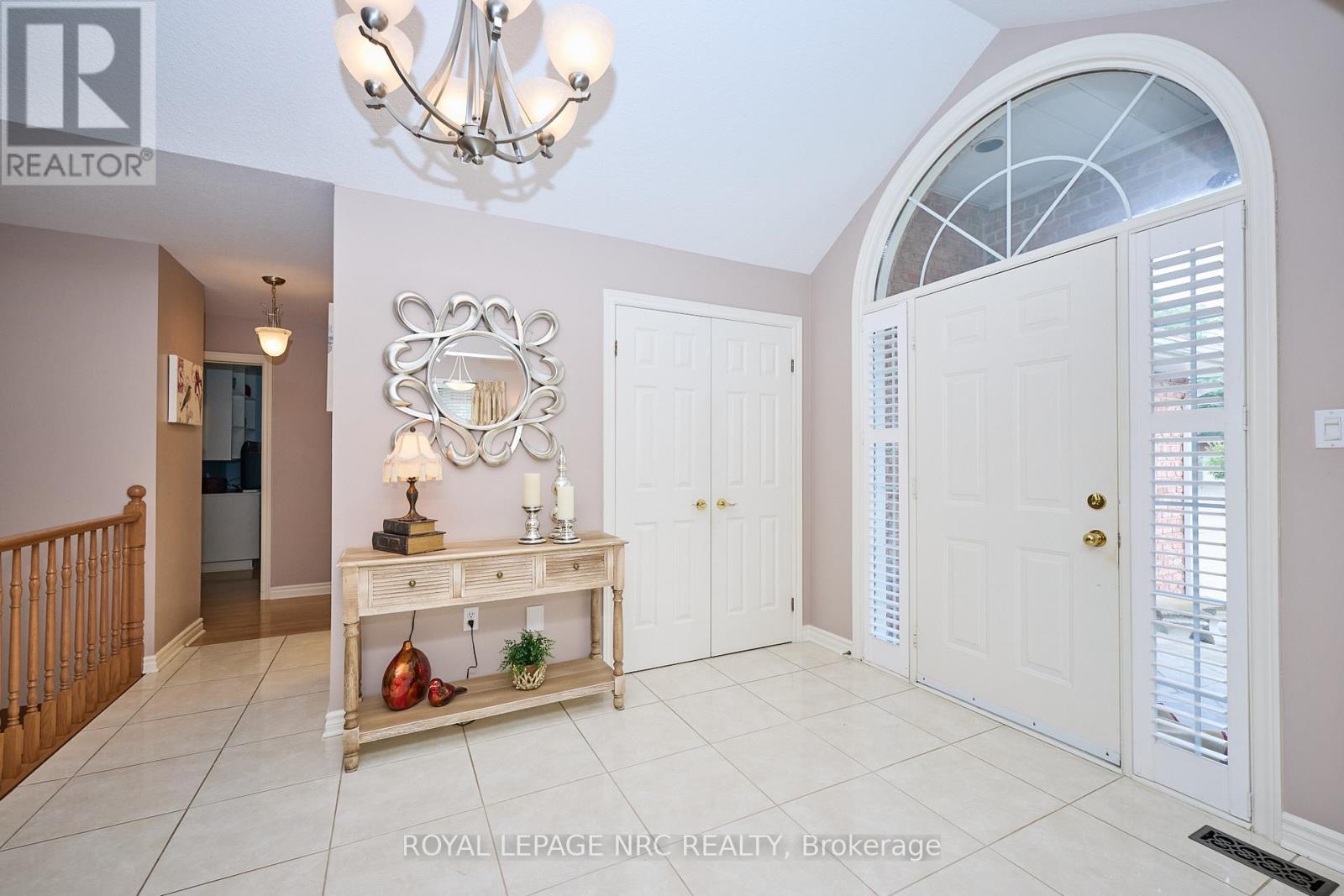 7926 Foxe Drive, Niagara Falls (Mt. Carmel), Ontario  L2H 3C7 - Photo 5 - X12286638