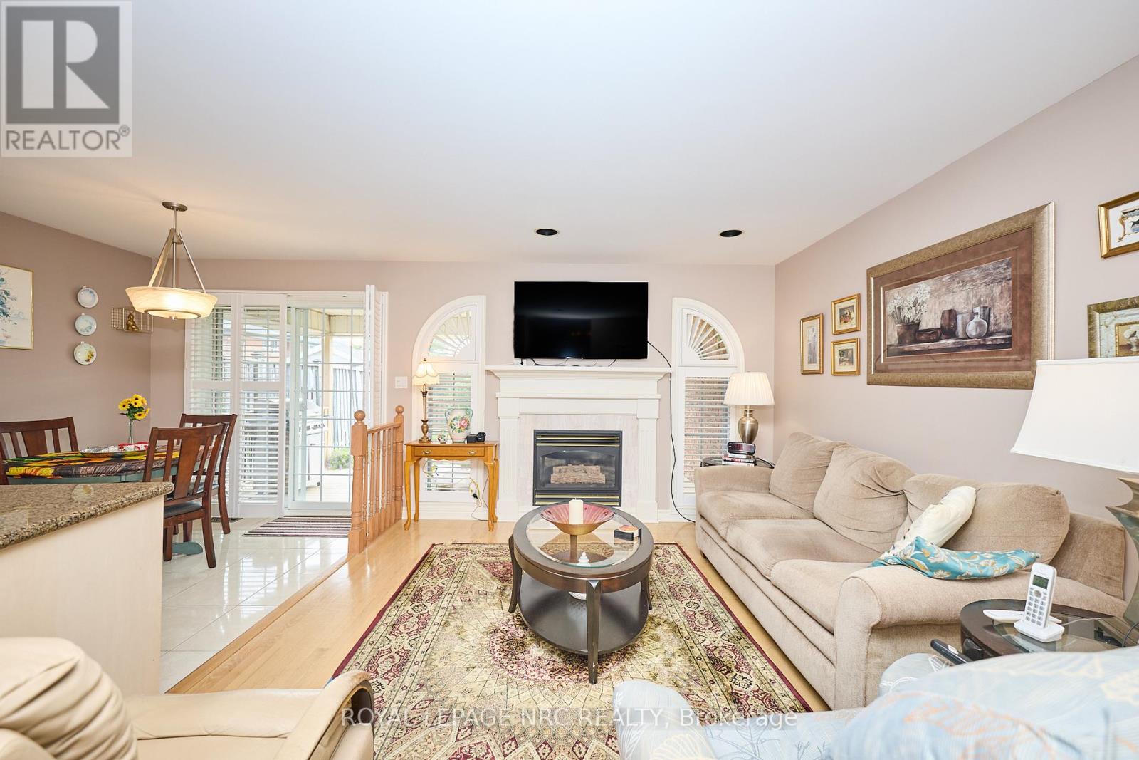 7926 Foxe Drive, Niagara Falls (Mt. Carmel), Ontario  L2H 3C7 - Photo 7 - X12286638
