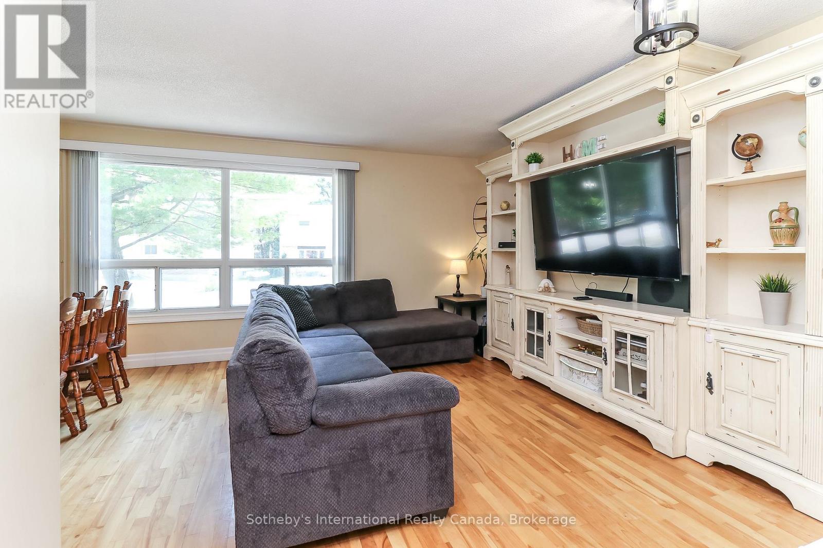 33 Parkwood Drive, Wasaga Beach, Ontario  L9Z 2T2 - Photo 9 - S12286771