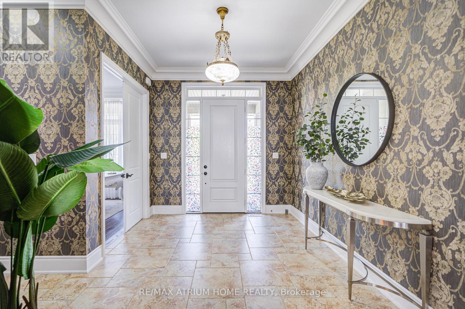 Property at 9 BERKSHIRE CRESCENT image 5