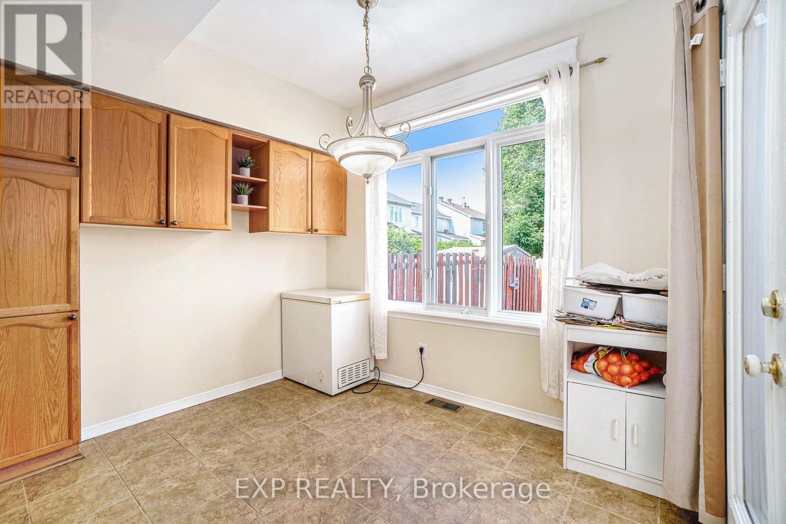 77 Palmadeo Drive, Ottawa, Ontario  K2J 4Z4 - Photo 12 - X12286747