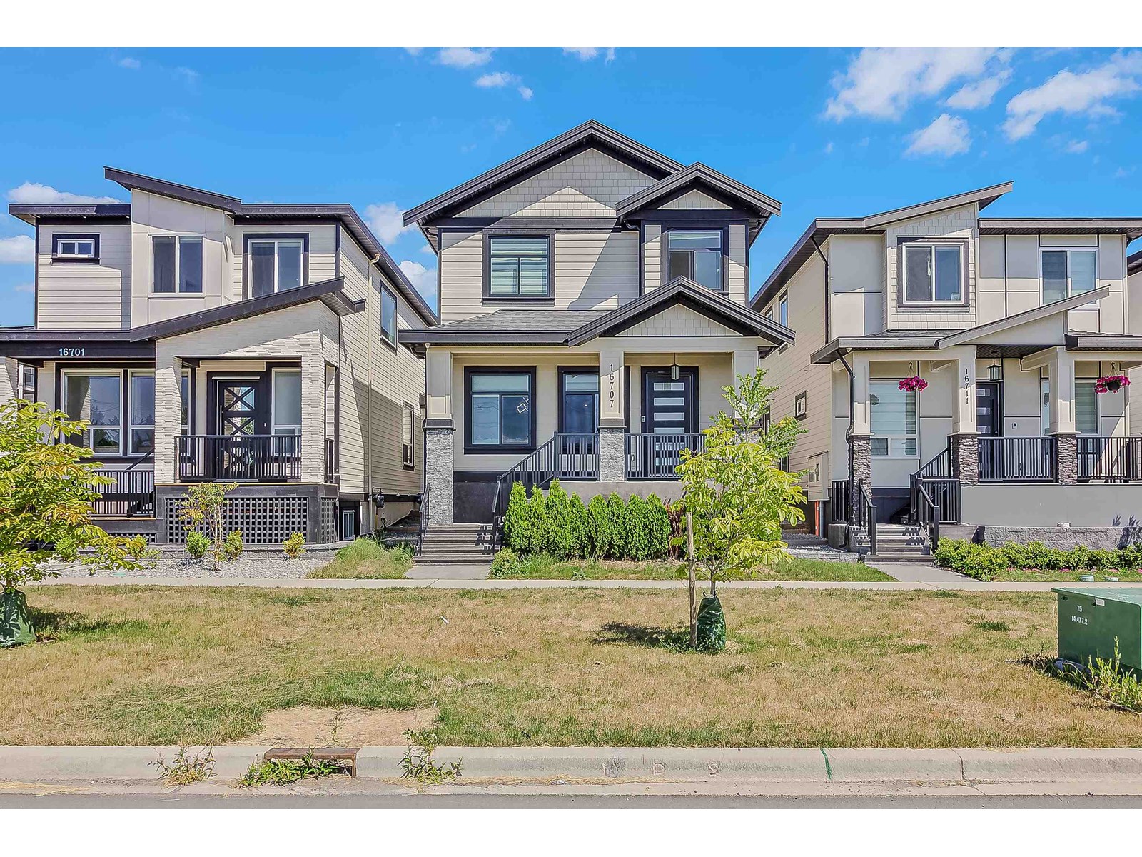 Property at 16707 15A AVENUE image 2