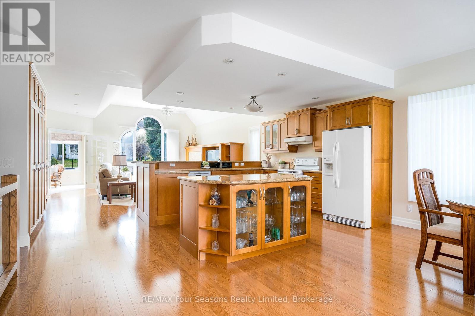 150 Brooker Boulevard, Blue Mountains, Ontario  L9Y 0M2 - Photo 13 - X12286265