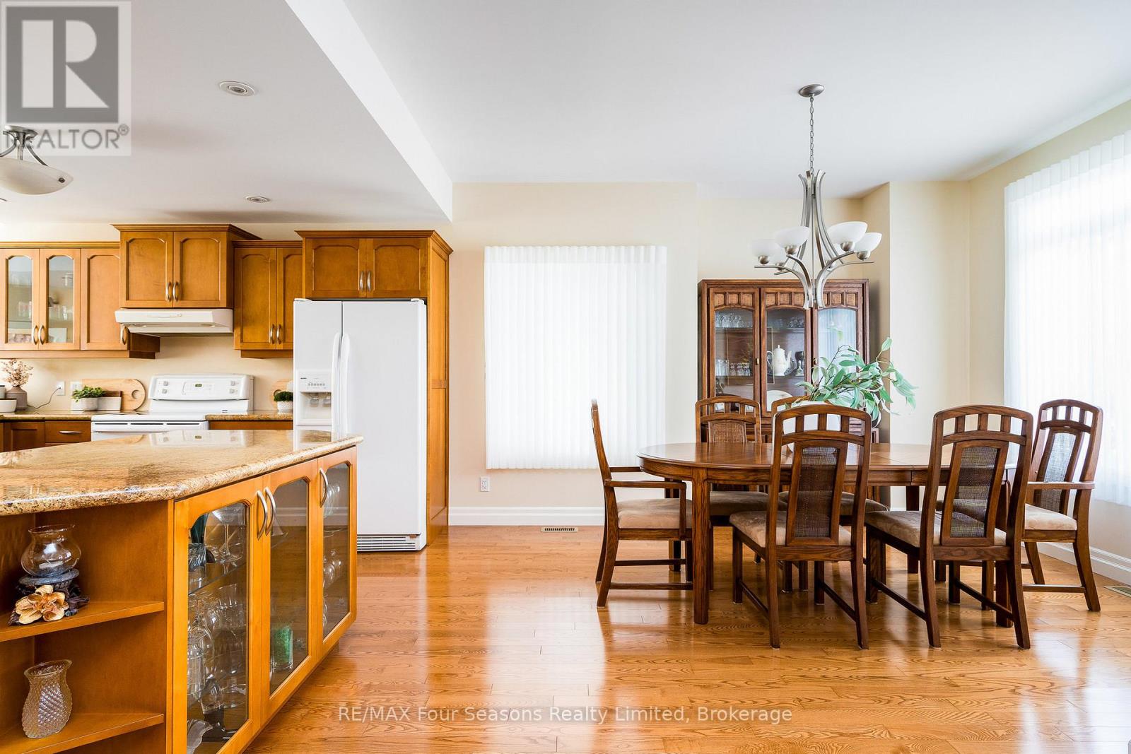 150 Brooker Boulevard, Blue Mountains, Ontario  L9Y 0M2 - Photo 12 - X12286265