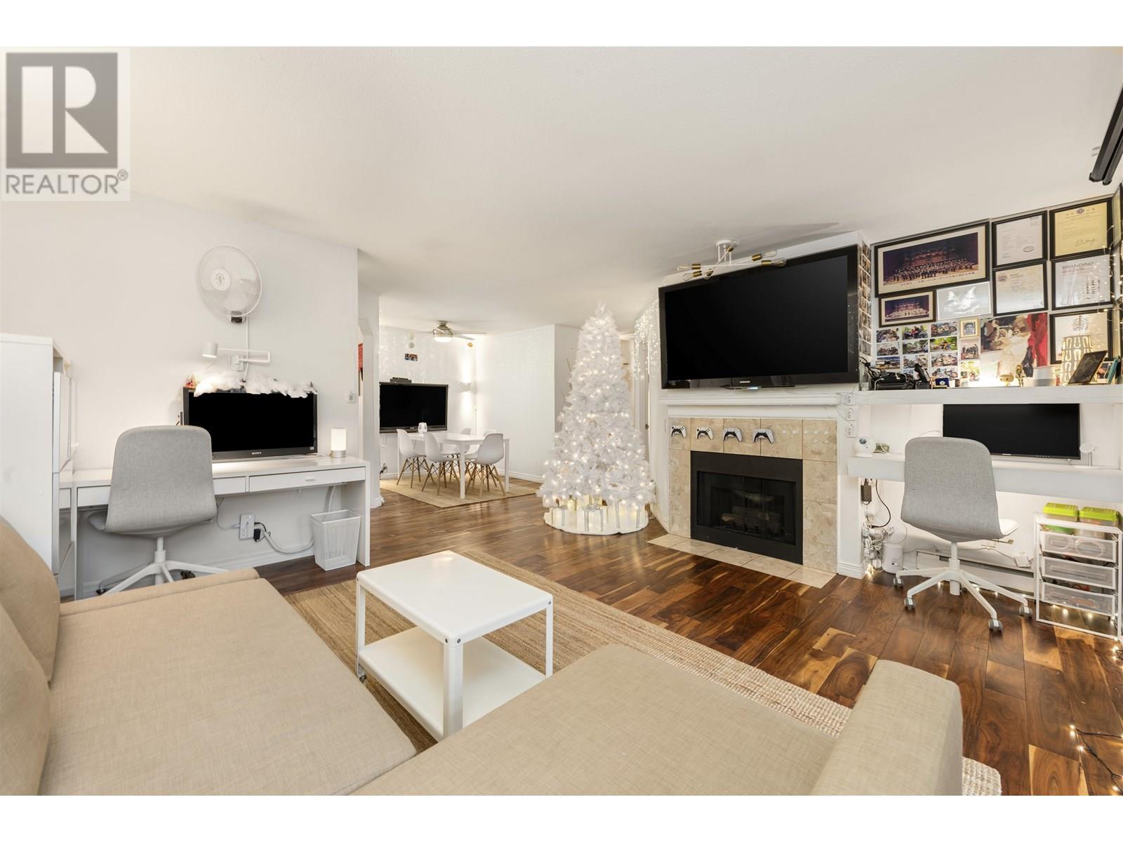 421 6707 Southpoint Drive, Burnaby, British Columbia  V3N 4V8 - Photo 2 - R3027144