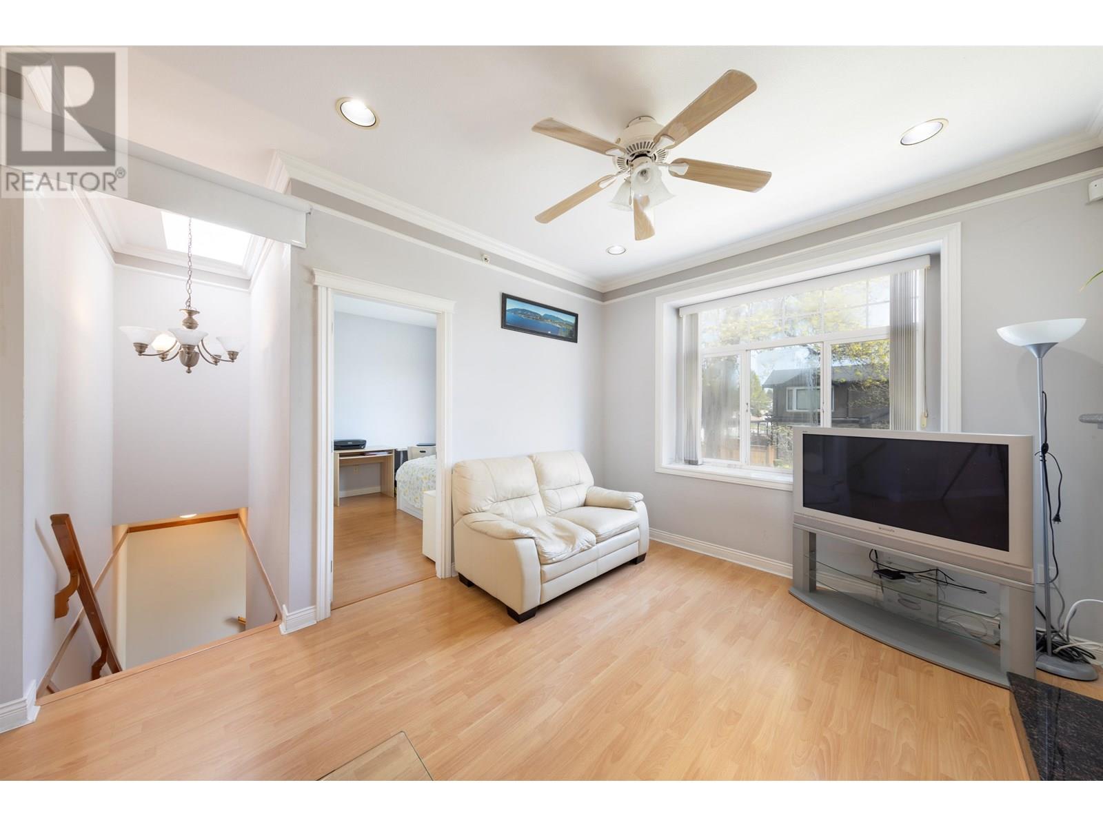 Property at 6887 SHERBROOKE STREET image 5