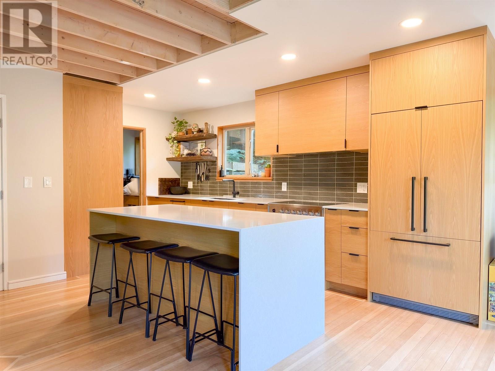 Property at 901 WINDJAMMER ROAD image 3