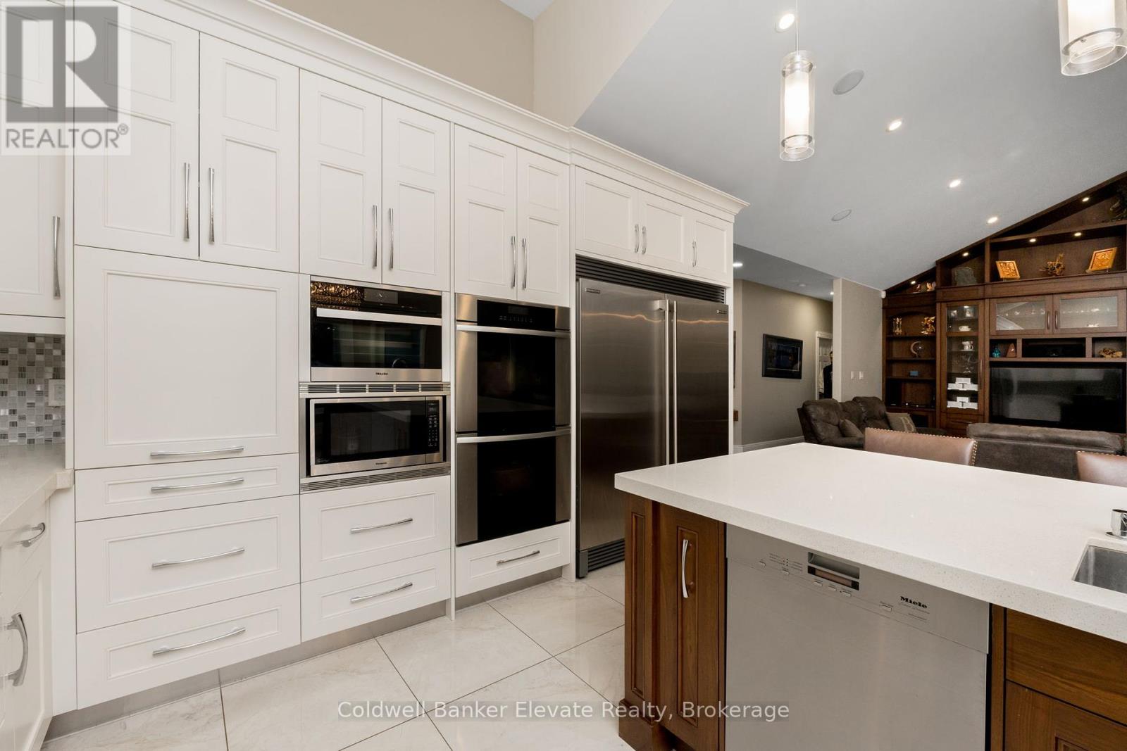 4 Abbitt Crescent, Halton Hills, Ontario  L7A 1A6 - Photo 12 - W12286619