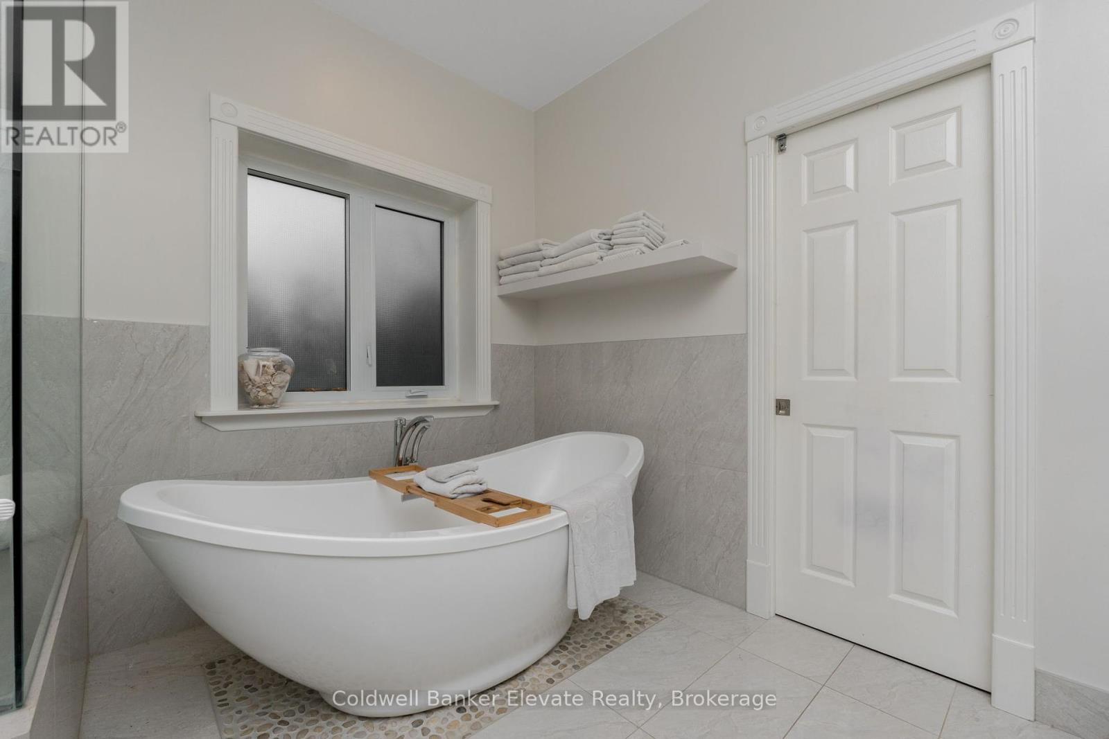 4 Abbitt Crescent, Halton Hills, Ontario  L7A 1A6 - Photo 22 - W12286619