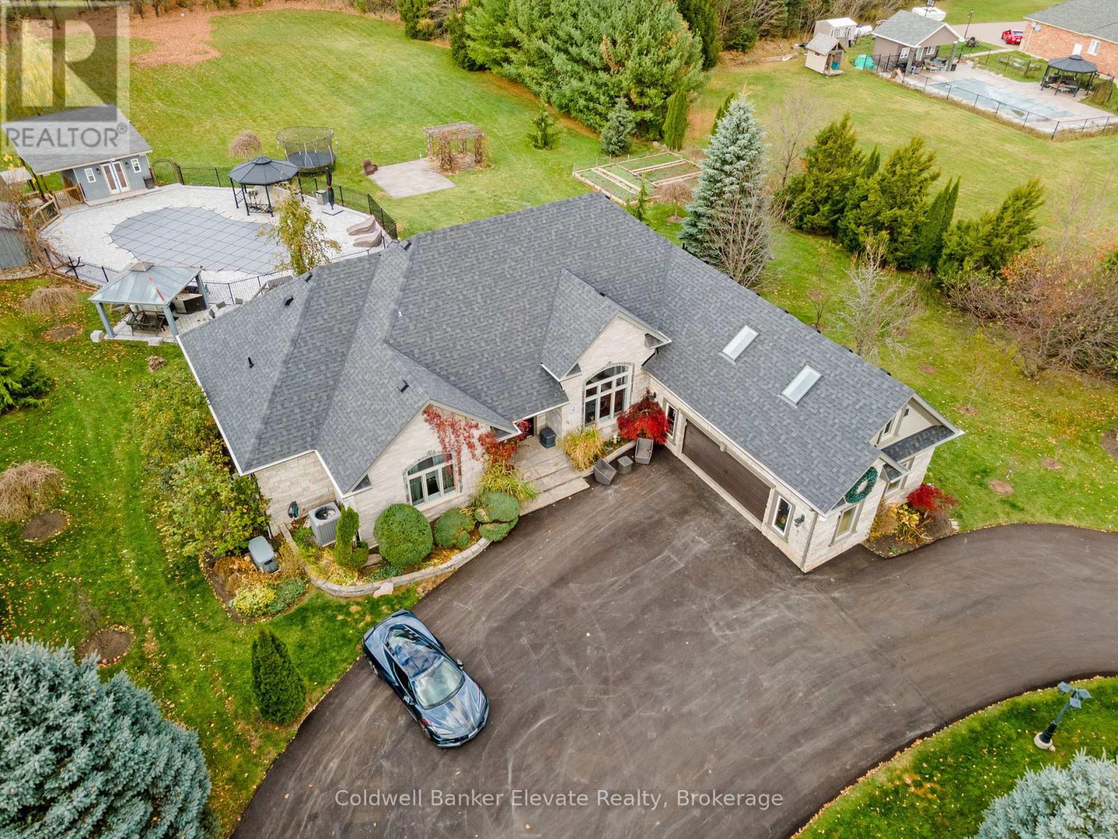 4 Abbitt Crescent, Halton Hills, Ontario  L7A 1A6 - Photo 46 - W12286619