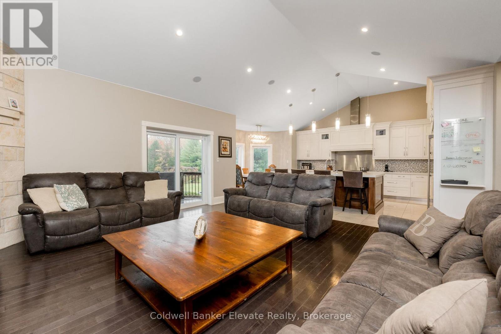 4 Abbitt Crescent, Halton Hills, Ontario  L7A 1A6 - Photo 7 - W12286619