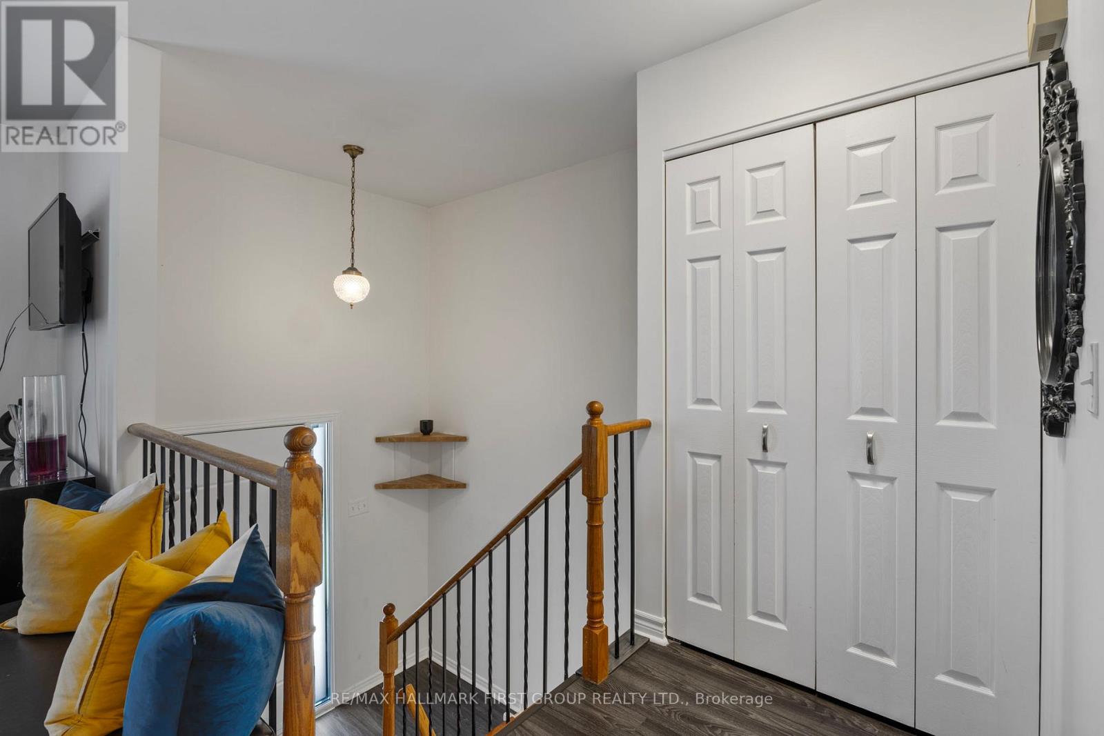 Property at 449 BURNHAM MANOR COURT image 3