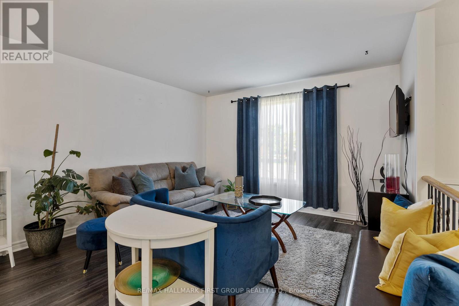 Property at 449 BURNHAM MANOR COURT image 5